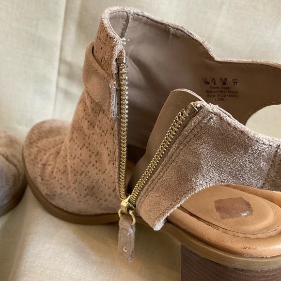 Dr. Scholl’s Booties w/ heel Size 10 - Picture 10 of 16